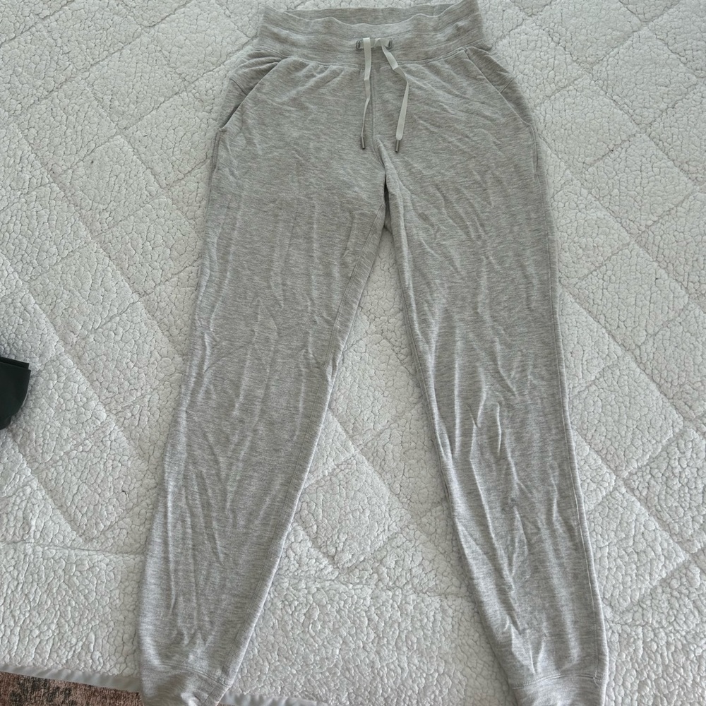 Lululemon stretchy joggers. Lightweight and comfortable.